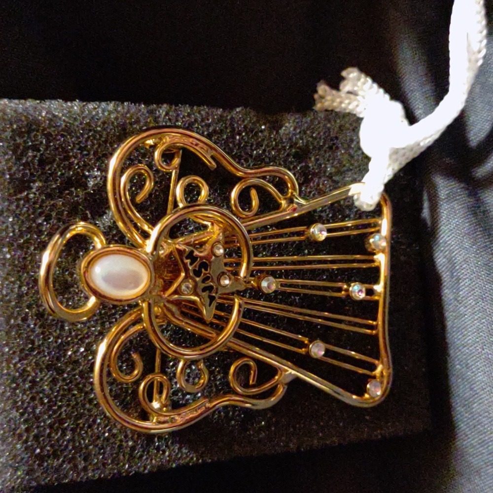 Brooch